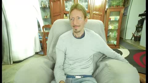 Snapshot of 00jeff31 chatting on 02/11/25, 07:12 jeff online show from 02/11/25, 07:12