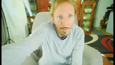 Snapshot of 00jeff31 chatting on 02/12/25, 04:00 jeff online show from 02/12/25, 04:00