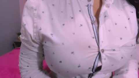 Snapshot of 00valeriasexxx chatting on 12/18/24, 06:25 Valeria online show from 12/18/24, 06:25