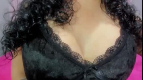 Snapshot of 00valeriasexxx chatting on 02/08/25, 01:01 Valeria online show from 02/08/25, 01:01