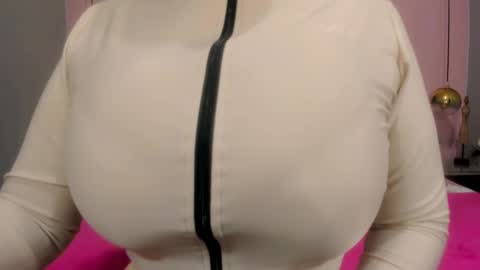 Snapshot of 00valeriasexxx chatting on 03/05/25, 10:00 Valeria online show from 03/05/25, 10:00