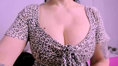 Snapshot of 00valeriasexxx chatting on 10/18/25, 09:43 Valeria online show from 10/18/25, 09:43