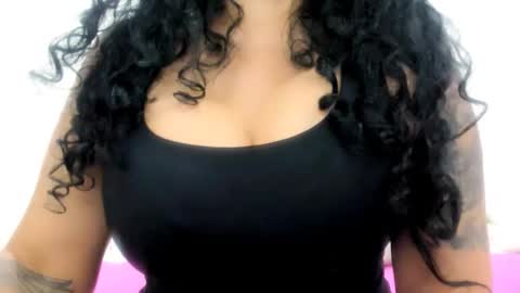 Snapshot of 00valeriasexxx chatting on 11/22/25, 08:19 Valeria online show from 11/22/25, 08:19