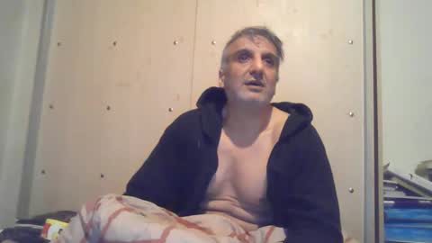 Snapshot of 0luvmonkey chatting on 01/11/26, 01:43 0luvmonkey online show from 01/11/26, 01:43