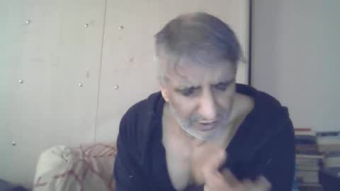 Snapshot of 0luvmonkey chatting on 01/11/26, 01:49 0luvmonkey online show from 01/11/26, 01:49