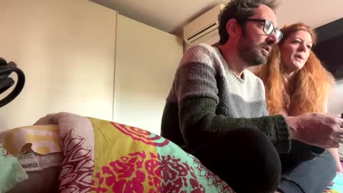 Snapshot of 0str0 chatting on 01/11/25, 11:45 0str0 online show from 01/11/25, 11:45