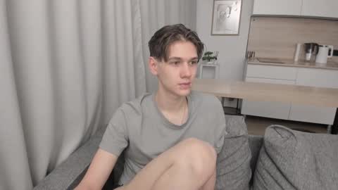 Snapshot of 0verlandd chatting on 10/08/25, 01:31 Adam online show from 10/08/25, 01:31