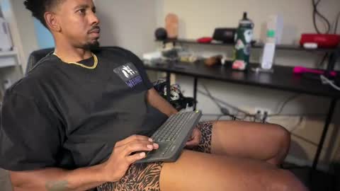 Snapshot of 10inch_gymjunky chatting on 05/19/26, 07:31 MrSteeleXXX - snapchat online show from 05/19/26, 07:31