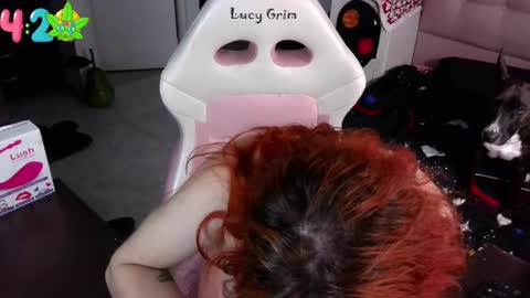 111lucygrim111 online show from 01/25/25, 01:54