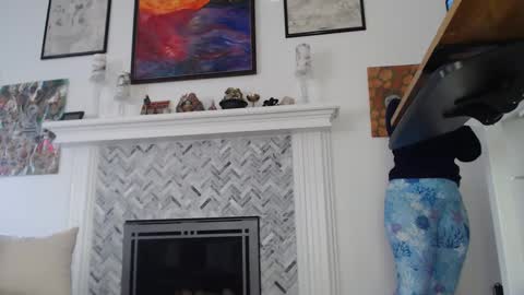 Aurora Willows online show from 01/12/25, 08:36