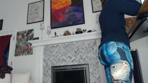 Aurora Willows online show from 01/21/25, 01:11
