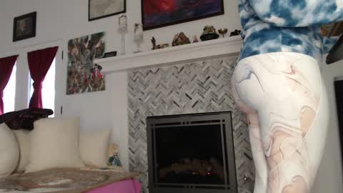 Aurora Willows online show from 01/29/25, 03:15