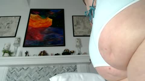 Aurora Willows online show from 06/14/26, 02:24