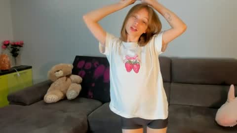 Kira online show from 06/22/26, 04:48