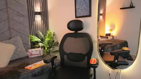 anya online show from 12/15/25, 08:02