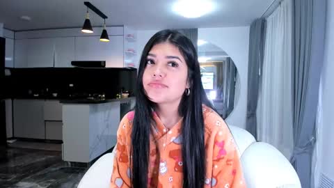 Snapshot of 1bonnie chatting on 03/04/25, 01:34 Hello soy bonnie online show from 03/04/25, 01:34