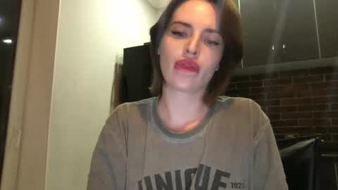 Snapshot of 1dove chatting on 12/15/24, 03:31 DOVE online show from 12/15/24, 03:31