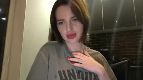 Snapshot of 1dove chatting on 12/17/24, 03:06 DOVE online show from 12/17/24, 03:06