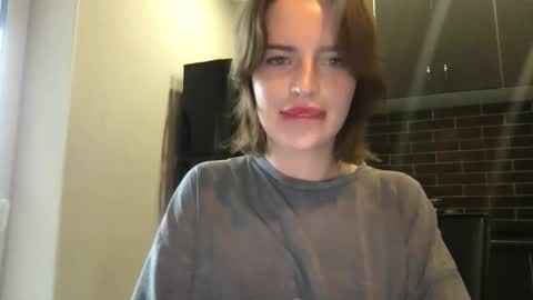 Snapshot of 1dove chatting on 01/06/25, 12:02 DOVE online show from 01/06/25, 12:02