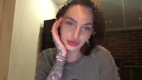 Snapshot of 1dove chatting on 01/20/25, 02:46 DOVE online show from 01/20/25, 02:46