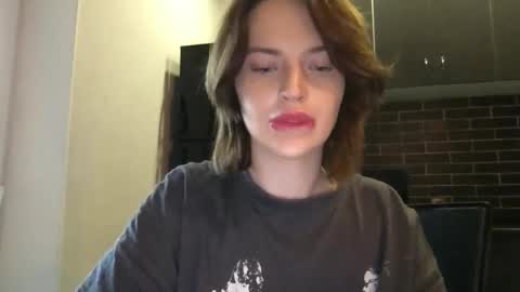 Snapshot of 1dove chatting on 02/02/25, 01:30 DOVE online show from 02/02/25, 01:30