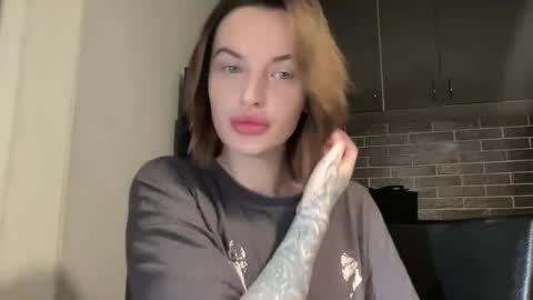 Snapshot of 1dove chatting on 02/11/25, 04:02 DOVE online show from 02/11/25, 04:02