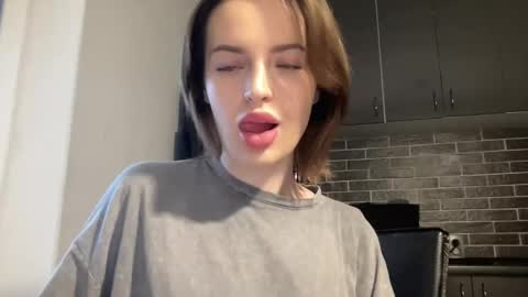 Snapshot of 1dove chatting on 02/14/25, 02:33 DOVE online show from 02/14/25, 02:33