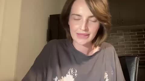 Snapshot of 1dove chatting on 02/28/25, 05:04 DOVE online show from 02/28/25, 05:04