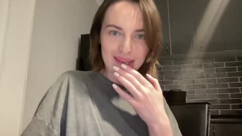 Snapshot of 1dove chatting on 03/11/25, 04:29 DOVE online show from 03/11/25, 04:29