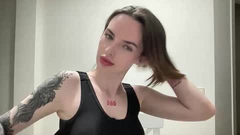 Snapshot of 1dove chatting on 09/18/25, 06:54 DOVE online show from 09/18/25, 06:54