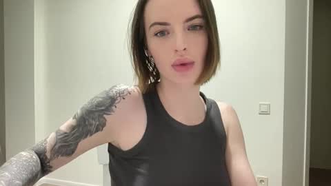 Snapshot of 1dove chatting on 11/21/25, 07:01 DOVE online show from 11/21/25, 07:01