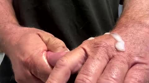 1hunglo412 online show from 10/12/25, 12:04