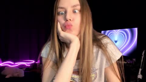 Lily 3 online show from 02/11/25, 07:48