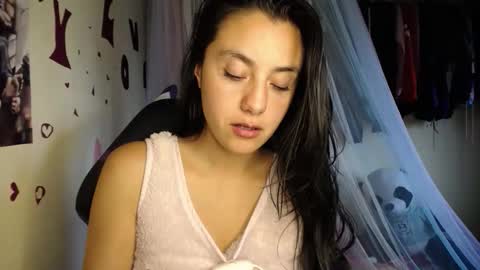 Snapshot of 1kandylove chatting on 11/25/25, 08:42 1kandylove online show from 11/25/25, 08:42