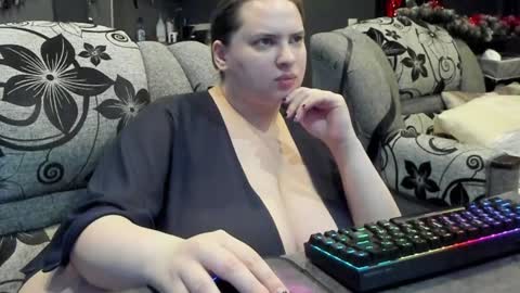 1LINDSEY1 online show from 12/19/24, 02:23