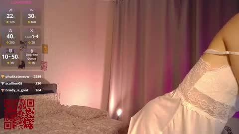 Snapshot of 1little_cherry chatting on 06/05/26, 06:46 Mia online show from 06/05/26, 06:46