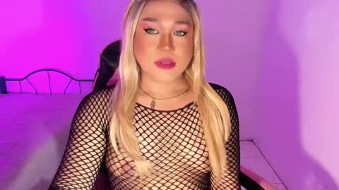 1lovelymess online show from 10/17/25, 03:10