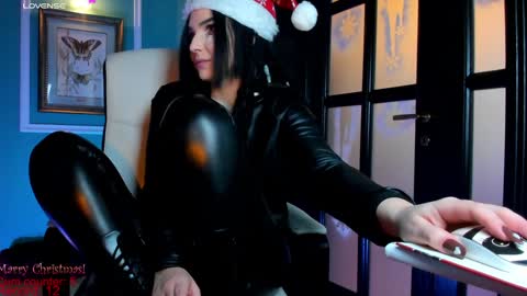 Moona  online show from 12/22/24, 10:49