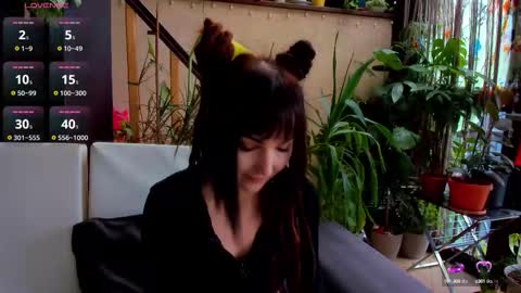 Snapshot of 1munique chatting on 09/24/25, 07:23 Moona online show from 09/24/25, 07:23