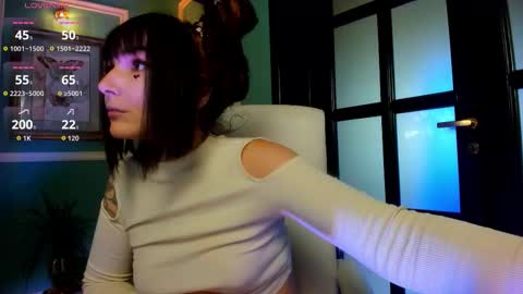 Snapshot of 1munique chatting on 09/26/25, 09:35 Moona online show from 09/26/25, 09:35