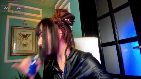 Snapshot of 1munique chatting on 10/01/25, 01:28 Moona online show from 10/01/25, 01:28