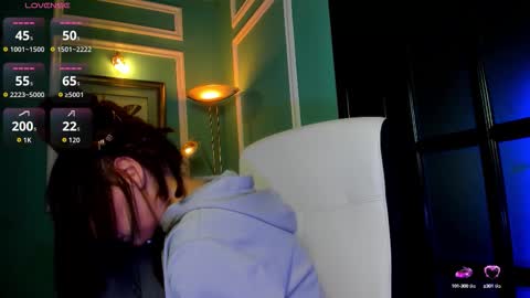 Snapshot of 1munique chatting on 10/03/25, 01:30 Moona online show from 10/03/25, 01:30