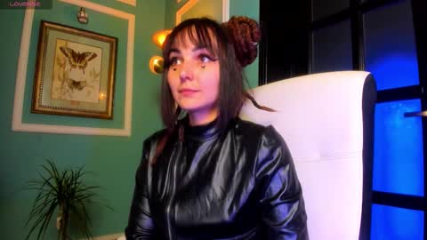 Snapshot of 1munique chatting on 11/07/25, 02:17 Moona online show from 11/07/25, 02:17