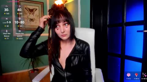 Snapshot of 1munique chatting on 11/19/25, 04:07 Moona online show from 11/19/25, 04:07