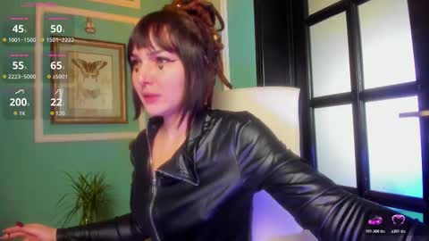 Snapshot of 1munique chatting on 11/26/25, 09:43 Moona online show from 11/26/25, 09:43