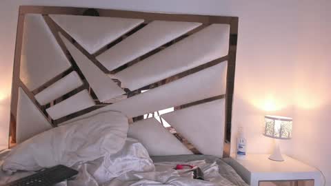 Snapshot of 1naughty_milf chatting on 12/15/24, 02:59 Luisa online show from 12/15/24, 02:59