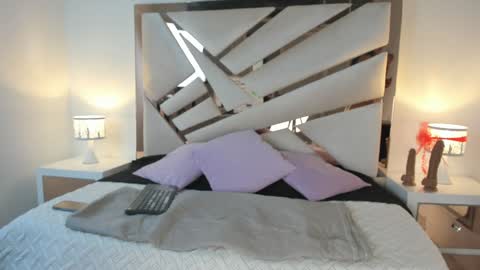 Snapshot of 1naughty_milf chatting on 12/29/24, 07:06 Luisa online show from 12/29/24, 07:06