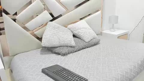 Snapshot of 1naughty_milf chatting on 02/18/25, 08:05 Luisa online show from 02/18/25, 08:05