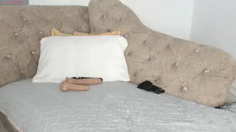 Snapshot of 1naughty_milf chatting on 02/25/25, 07:42 Luisa online show from 02/25/25, 07:42