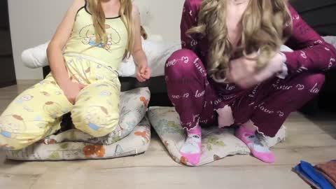 Snapshot of 1nwardly_beauty chatting on 11/06/25, 07:37 molly online show from 11/06/25, 07:37